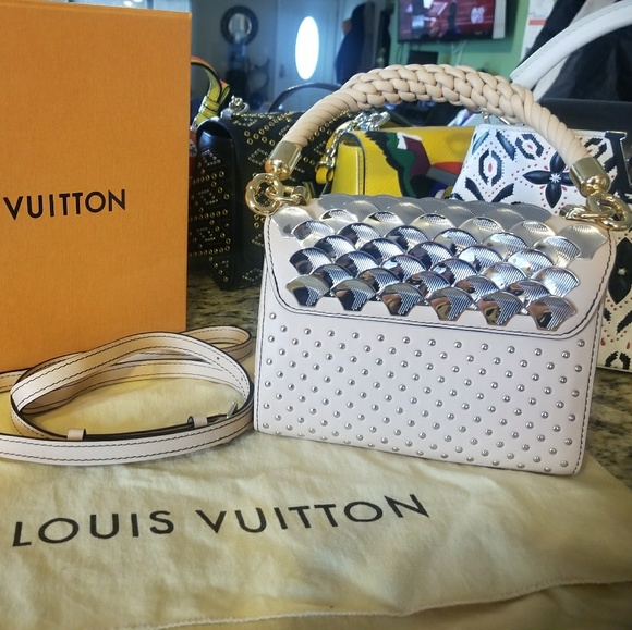 Limited Edition LV twist PM Autres Cuirs - Picture 3 of 3